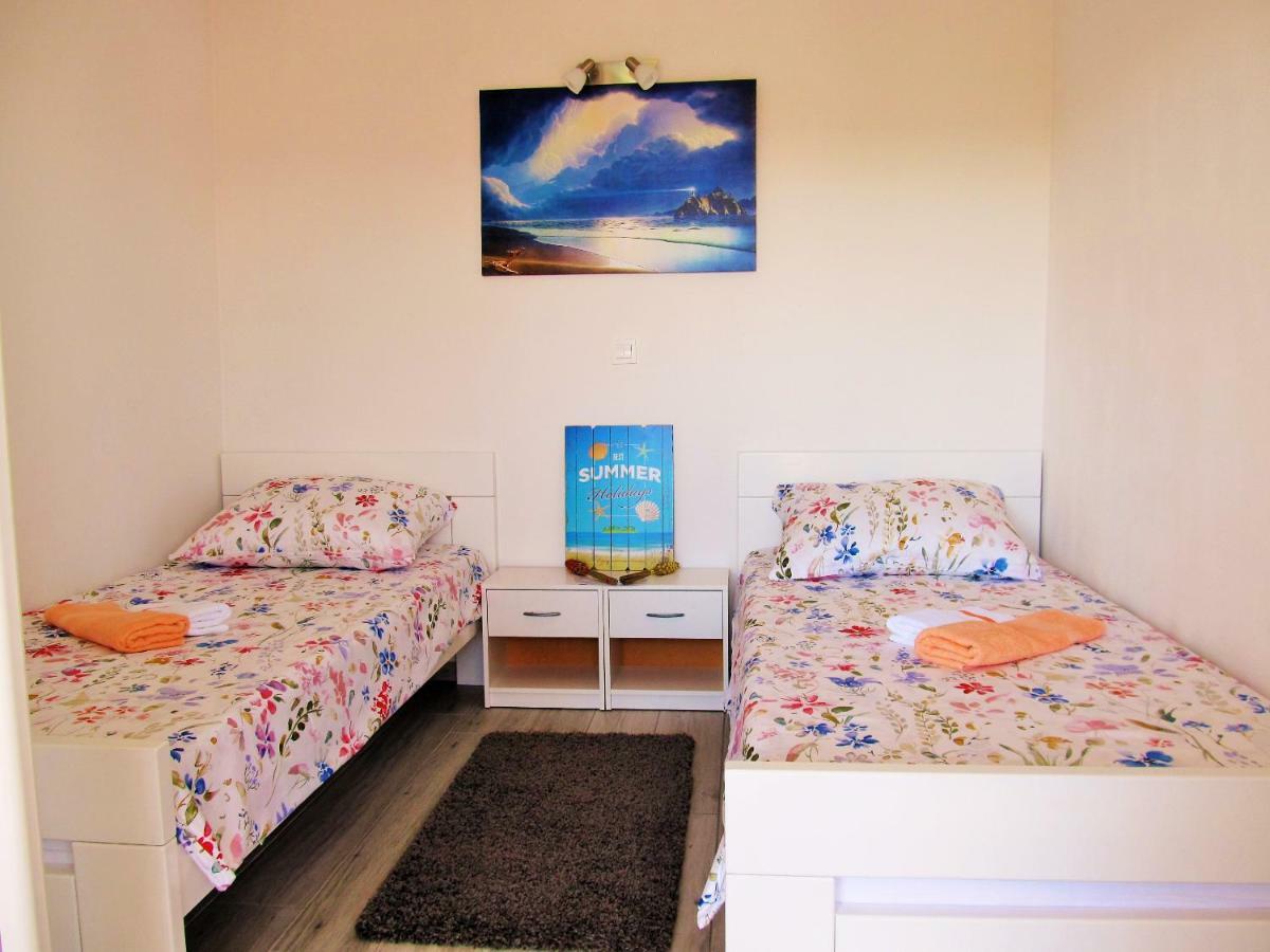 Apartmani Mala Sirena Maslenica Kültér fotó