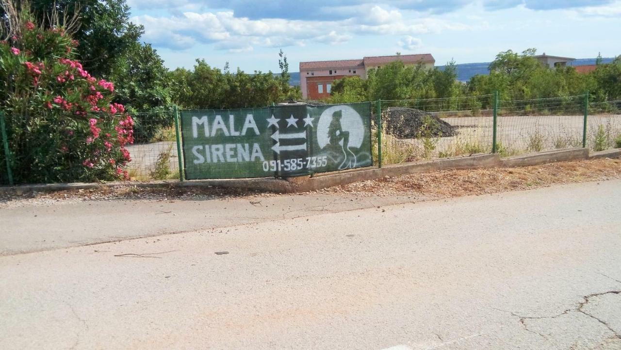 Apartmani Mala Sirena Maslenica Kültér fotó